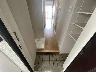 ドミシル今森【3階】の玄関