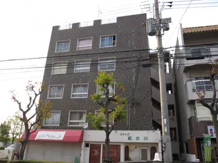 マンション5【2階】の外観