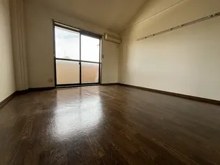 グランディール【202号室】の居間