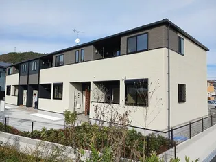 ブリランテ ウノ ドゥエ トレの画像