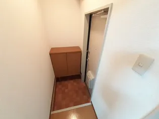 フラッツネオシティー【102号室】の玄関