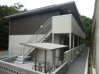 クロユリ(旧ファミーユ三木)【2階】の外観