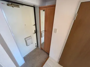 スカイビュー高須台【2階】の玄関