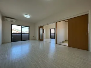 スカイビュー高須台【2階】の居間