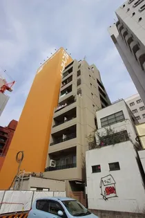 グローバル並木通りの外観