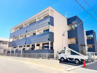 盛林レジデンスA棟【1階】の外観