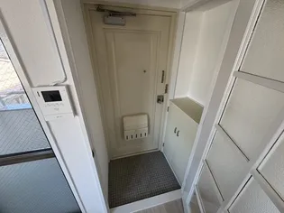 第5光和ビル【301号室】の玄関