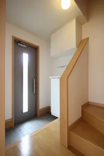 ラフィネC棟【1階】の玄関