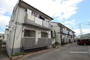 ロイヤルシャルム【1階】の外観