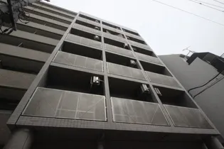 第11片山ビルの外観