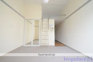 レオパレスHANAZONO【1階】の居間