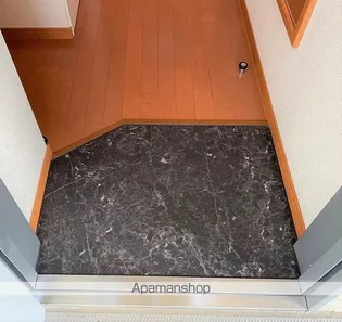 レオパレスエクレール【1階】の玄関