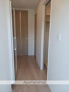 レヴェリ Ⅱ【1階】の玄関