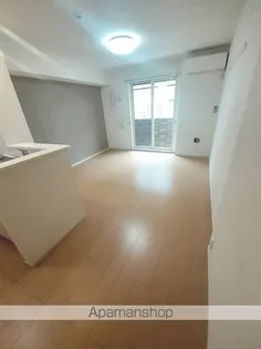 PINE BREEZE壱番館【1階】の居間