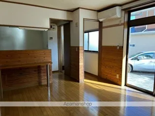 Y&Y【102号室】の居間