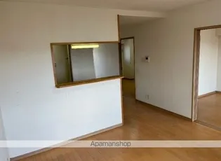 ウィング伊覇【102号室】の居間