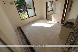 第5ロイヤルマンション【102号室】の居間