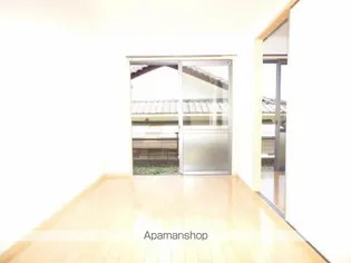 レジデンス N【102号室】の居間