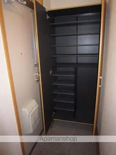 ミモザ館【2階】の玄関