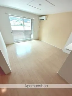 グラン・スクエア【1階】の居間