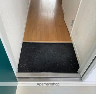 レオパレスグランシャリオ【1階】の玄関