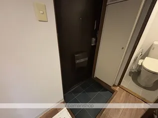 カミングビル【3階】の玄関