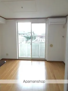 ボンヌ・シャンス【2階】の居間