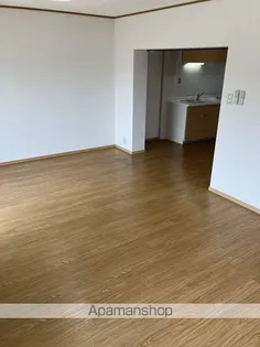 ファミールパピヨン【4階】の居間