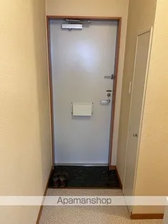 レオパレスマルブル A【203号室】の玄関