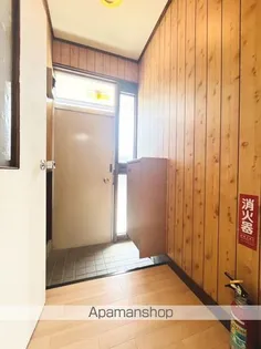 ハイツひばり【1階手前号室】の玄関