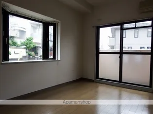 レジデンス新木【205号室号室】の居間