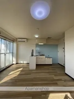 ロイヤルシティ大工【205号室】の居間