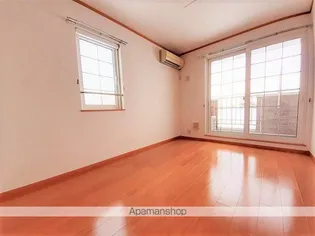 エンブレム・タウンA【2階】の居間