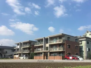 カラコレス【2階】の外観