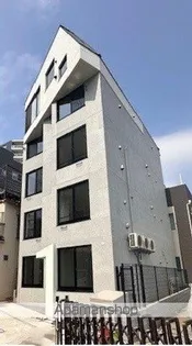 プラティーク中野坂上【3階】の外観