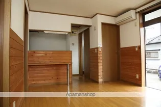 Y&Y【105号室】の居間