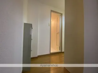 ネスト百道【102号室号室】の玄関