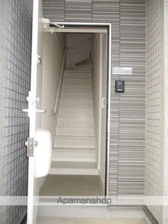 レセナB棟【201号室】の玄関