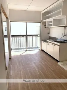 ヴィラナリー観音寺2号棟【303号室】の居間