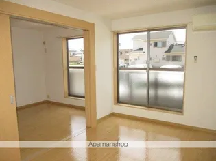 ラルジュ【Ⅰ102号室】の居間