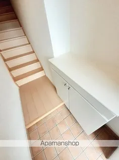 PINE BREEZE壱番館【2階】の玄関