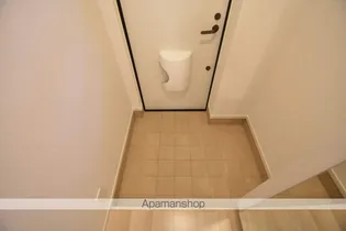 メゾン ルピナス B【1階】の玄関