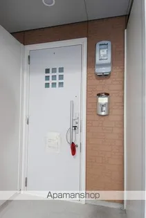 ウエストアベニュ【2階】の玄関