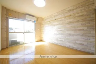 グランドール堀口1【212号室】の居間