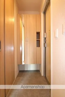 ヒルズ国母【3階】の玄関