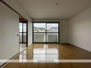 クレスト小林C棟【1階】の居間