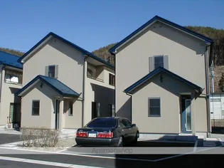 長野県岡谷市長地鎮2丁目【一戸建】の外観