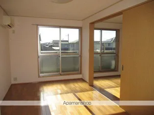 ラルジュ【Ⅱ203号室】の居間