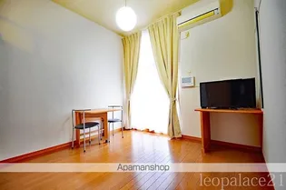 レオパレスRESIDENCEⅡ【2階】の居間