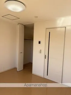 サン ガーデン【2階】の居間